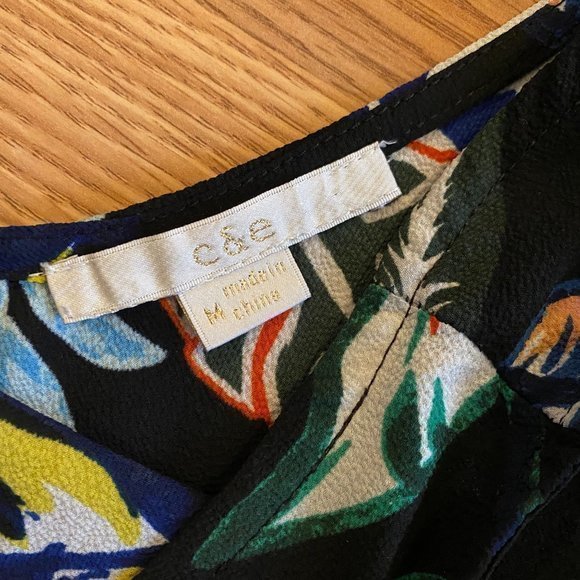 COLD SHOULDER TOP SIZE M - Picture 4 of 6